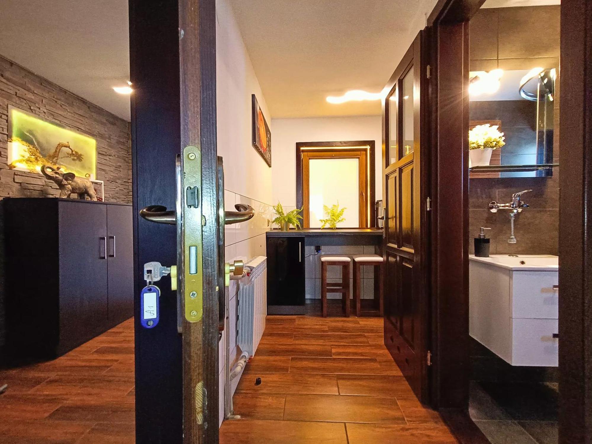 Pokoje I Apartamenty U Sabiny - Dostep Do Jacuzzi Tylko W Wybranych Opcjach Sprawdz Ponizej Szczegoly Rezerwacji シュツァブニツァ 部屋 写真